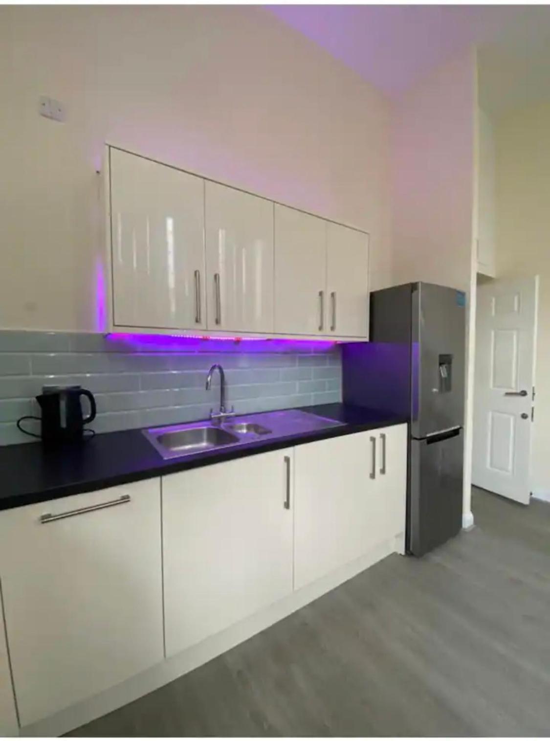 Spacious King Room With Private Entrance - Near Emirates And Camden And King'S Cross - 5 Min To Tube Фінчлі Екстер'єр фото