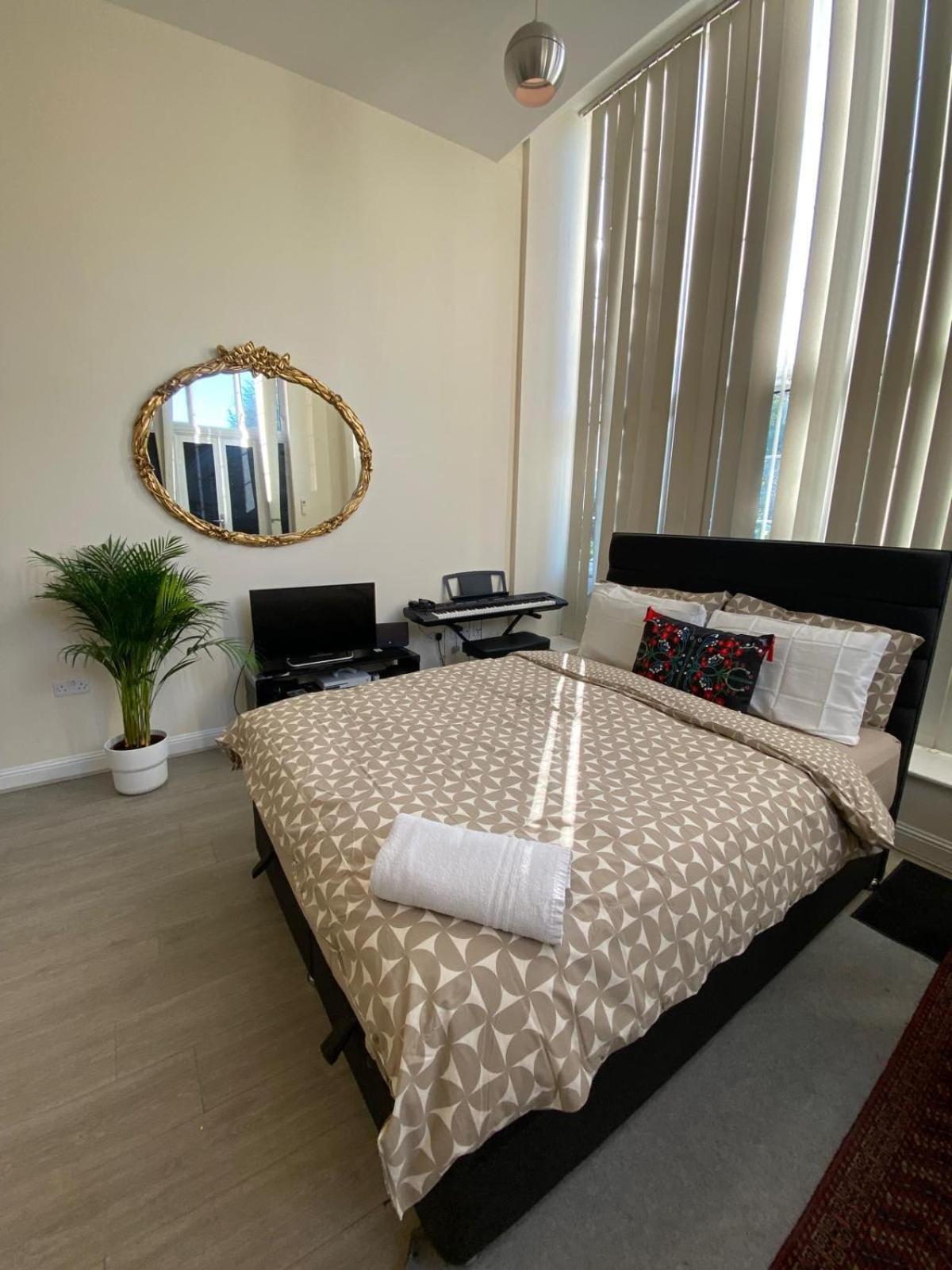 Spacious King Room With Private Entrance - Near Emirates And Camden And King'S Cross - 5 Min To Tube Фінчлі Екстер'єр фото