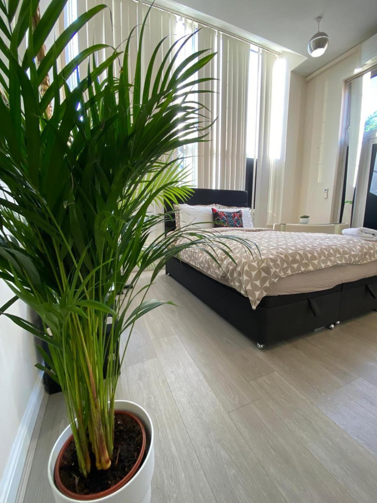 Spacious King Room With Private Entrance - Near Emirates And Camden And King'S Cross - 5 Min To Tube Фінчлі Екстер'єр фото